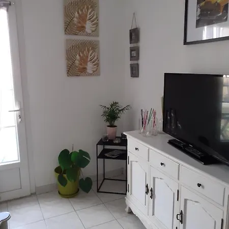A La Apartment