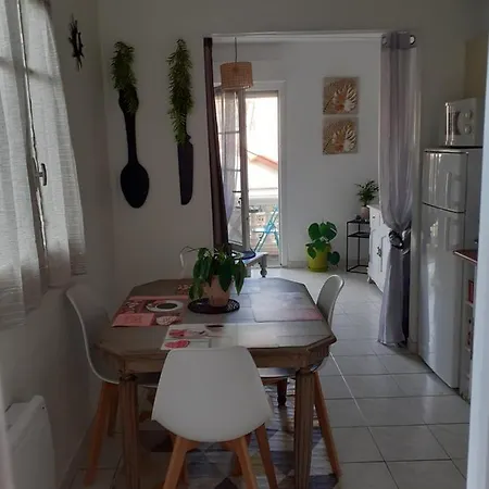 A La Apartment *